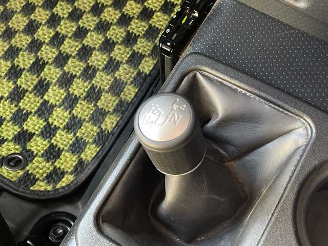 トヨタ ＦＪクルーザー ファイナルエディション 千葉県 2018(平30)年 5.6万km ベージュ 純正SDナビ/(フルセグTV/AM/FM/CD/DVD/TV/BT/)/ドライブレコーダー/バックカメラ/クルーズコントロール/横滑り防止装置/ETC/フォグランプ/電動格納ミラー/純正20インチAW/シートリフター/フロアマット/コーナーセンサー/MTモード付きAM/禁煙車