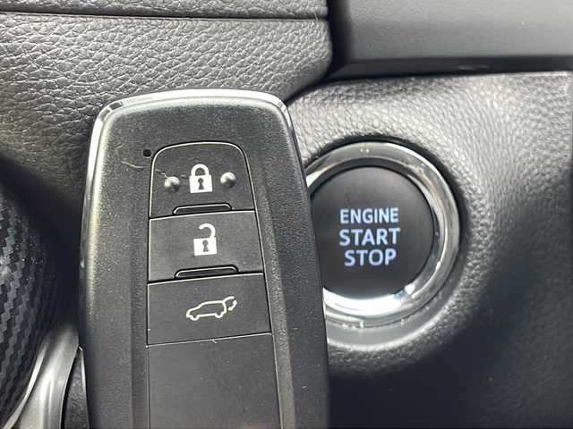 トヨタ ＲＡＶ４ G Zパッケージ 山口県 2020(令2)年 3万km ホワイトパールクリスタルシャイン 9インチ純正SDナビ【NSZT-Y68T】/Bluetoothオーディオ/フルセグテレビ/DVD再生機能/バックカメラ/Toyota　Safety　Sense/インテリジェントクリアランスソナー/リヤクロストラフィックオートブレーキ/先行車発進告知装置/電動パーキングブレーキ/ダウンヒルアシストコントロール/SNOWモード/マルチテレインセレクト/３灯式LEDヘッドランプ/デジタルインナーミラー/スマートキー/プッシュスタート/左右独立温度コントロールフルオートエアコン/19インチ純正アルミホイール/ハンドルヒーター/ドアバイザー/ドライブレコーダー/ETC