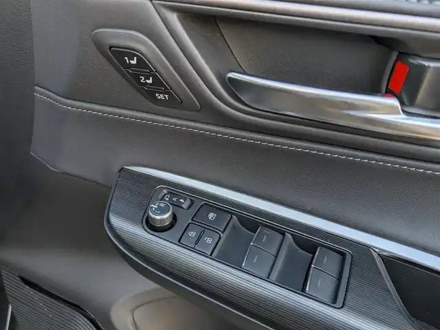 トヨタ ハリアー Z レザーパッケージ 福井県 2020(令2)年 4.7万km プレシャスブラックパール JBLプレミアムサウンド/純正12.3インチディスプレイオーディオ/(フルセグTV/Bluetooth/Miracast)/全方位モニター/クリアランスソナー/レーダークルーズコントロール/TOYOTA　Safety Sense/ブラインドスポットモニター/デジタルインナーミラー/ブレーキホールド/電動リアゲート/黒革/前席パワーシート/D席メモリシート/前席エアシート/ステアリングヒーター/純正フロアマット/純正AW/ETC2.0/スマートキー