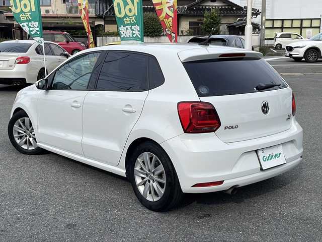 フォルクスワーゲン ポロ TSIコンフォートライン 山口県 2015(平27)年 13.9万km ピュアホワイト 純正ナビ/DVD/CD/SD/MSV/BT/USB/ワンセグTV/バックカメラ/純正15インチアルミホイール/革巻きステアリング/アイドリングストップ/純正キーレス/フロアマット/ETC/電動格納ウインカードアミラー