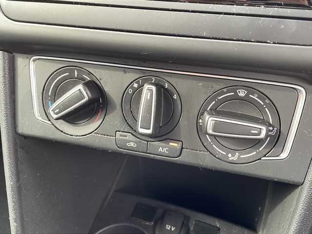 フォルクスワーゲン ポロ TSIコンフォートライン 山口県 2015(平27)年 13.9万km ピュアホワイト 純正ナビ/DVD/CD/SD/MSV/BT/USB/ワンセグTV/バックカメラ/純正15インチアルミホイール/革巻きステアリング/アイドリングストップ/純正キーレス/フロアマット/ETC/電動格納ウインカードアミラー