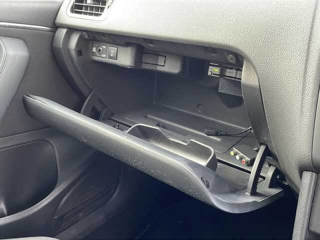 フォルクスワーゲン ポロ TSIコンフォートライン 山口県 2015(平27)年 13.9万km ピュアホワイト 純正ナビ/DVD/CD/SD/MSV/BT/USB/ワンセグTV/バックカメラ/純正15インチアルミホイール/革巻きステアリング/アイドリングストップ/純正キーレス/フロアマット/ETC/電動格納ウインカードアミラー