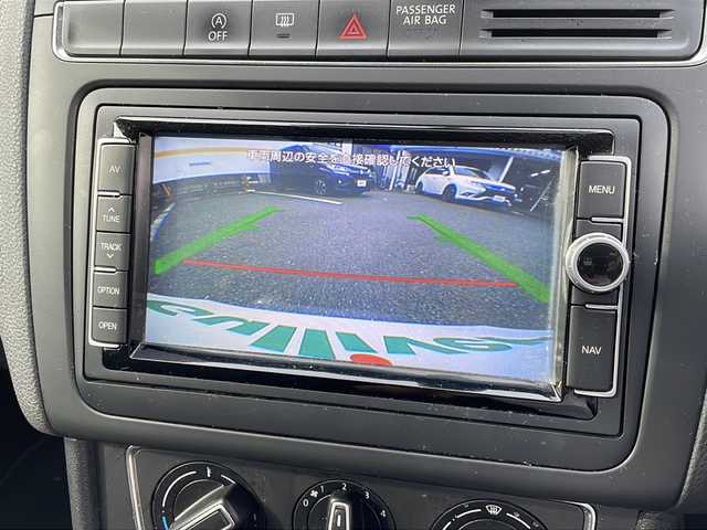 フォルクスワーゲン ポロ TSIコンフォートライン 山口県 2015(平27)年 13.9万km ピュアホワイト 純正ナビ/DVD/CD/SD/MSV/BT/USB/ワンセグTV/バックカメラ/純正15インチアルミホイール/革巻きステアリング/アイドリングストップ/純正キーレス/フロアマット/ETC/電動格納ウインカードアミラー