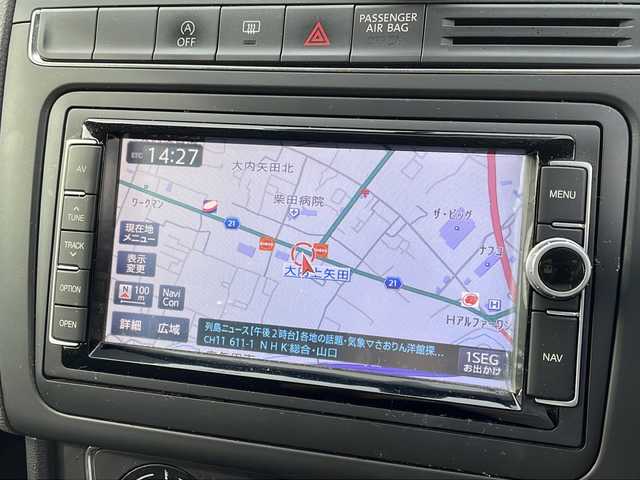 フォルクスワーゲン ポロ TSIコンフォートライン 山口県 2015(平27)年 13.9万km ピュアホワイト 純正ナビ/DVD/CD/SD/MSV/BT/USB/ワンセグTV/バックカメラ/純正15インチアルミホイール/革巻きステアリング/アイドリングストップ/純正キーレス/フロアマット/ETC/電動格納ウインカードアミラー