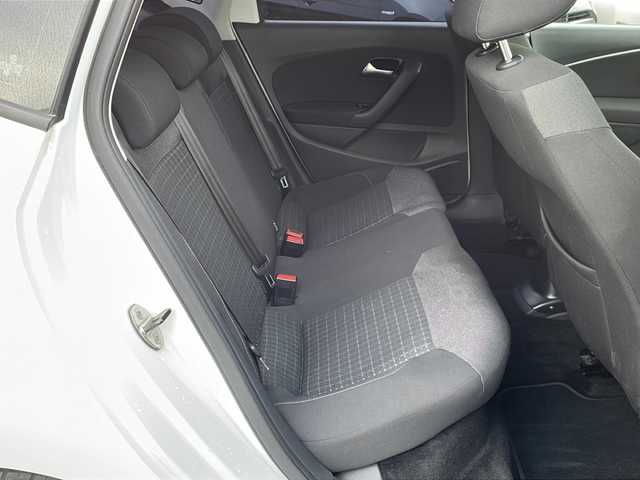 フォルクスワーゲン ポロ TSIコンフォートライン 山口県 2015(平27)年 13.9万km ピュアホワイト 純正ナビ/DVD/CD/SD/MSV/BT/USB/ワンセグTV/バックカメラ/純正15インチアルミホイール/革巻きステアリング/アイドリングストップ/純正キーレス/フロアマット/ETC/電動格納ウインカードアミラー