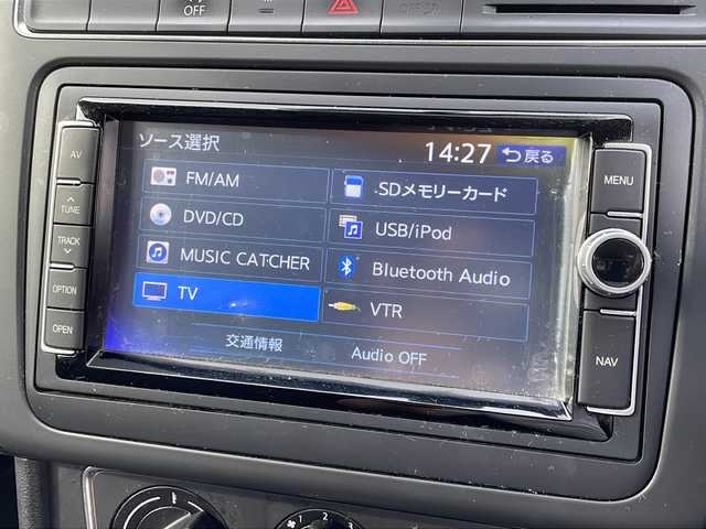 フォルクスワーゲン ポロ TSIコンフォートライン 山口県 2015(平27)年 13.9万km ピュアホワイト 純正ナビ/DVD/CD/SD/MSV/BT/USB/ワンセグTV/バックカメラ/純正15インチアルミホイール/革巻きステアリング/アイドリングストップ/純正キーレス/フロアマット/ETC/電動格納ウインカードアミラー