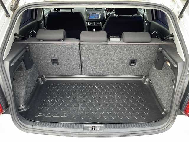 フォルクスワーゲン ポロ TSIコンフォートライン 山口県 2015(平27)年 13.9万km ピュアホワイト 純正ナビ/DVD/CD/SD/MSV/BT/USB/ワンセグTV/バックカメラ/純正15インチアルミホイール/革巻きステアリング/アイドリングストップ/純正キーレス/フロアマット/ETC/電動格納ウインカードアミラー