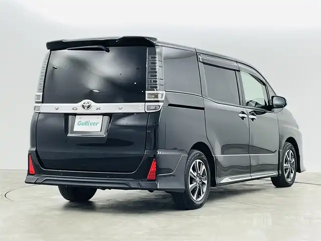 トヨタ ヴォクシー ZS 煌Ⅲ 福島県 2021(令3)年 4.6万km ブラック トヨタセーフティセンス/・レーンキープアシスト/・横滑り防止装置/・前後コーナーセンサー/TRDエアロ/アルパイン製フリップダウンモニター/アルパイン製8インチメモリーナビ/・フルセグ/TV/CD/DVD/BT/HDMI/AM/FM/バックモニター/両側パワースライドドア/クルーズコントロール/LEDオートライト/・フォグランプ/純正アルミホイール付きサマータイヤ/ビルドインETC/前後ドラレコ/電動格納ミラー/・ウィンカーミラー/プッシュスタート/・スマートキー