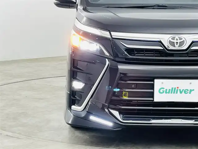 トヨタ ヴォクシー ZS 煌Ⅲ 福島県 2021(令3)年 4.6万km ブラック トヨタセーフティセンス/・レーンキープアシスト/・横滑り防止装置/・前後コーナーセンサー/TRDエアロ/アルパイン製フリップダウンモニター/アルパイン製8インチメモリーナビ/・フルセグ/TV/CD/DVD/BT/HDMI/AM/FM/バックモニター/両側パワースライドドア/クルーズコントロール/LEDオートライト/・フォグランプ/純正アルミホイール付きサマータイヤ/ビルドインETC/前後ドラレコ/電動格納ミラー/・ウィンカーミラー/プッシュスタート/・スマートキー