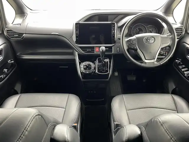 トヨタ ヴォクシー ZS 煌Ⅲ 福島県 2021(令3)年 4.6万km ブラック トヨタセーフティセンス/・レーンキープアシスト/・横滑り防止装置/・前後コーナーセンサー/TRDエアロ/アルパイン製フリップダウンモニター/アルパイン製8インチメモリーナビ/・フルセグ/TV/CD/DVD/BT/HDMI/AM/FM/バックモニター/両側パワースライドドア/クルーズコントロール/LEDオートライト/・フォグランプ/純正アルミホイール付きサマータイヤ/ビルドインETC/前後ドラレコ/電動格納ミラー/・ウィンカーミラー/プッシュスタート/・スマートキー