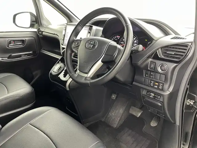 トヨタ ヴォクシー ZS 煌Ⅲ 福島県 2021(令3)年 4.6万km ブラック トヨタセーフティセンス/・レーンキープアシスト/・横滑り防止装置/・前後コーナーセンサー/TRDエアロ/アルパイン製フリップダウンモニター/アルパイン製8インチメモリーナビ/・フルセグ/TV/CD/DVD/BT/HDMI/AM/FM/バックモニター/両側パワースライドドア/クルーズコントロール/LEDオートライト/・フォグランプ/純正アルミホイール付きサマータイヤ/ビルドインETC/前後ドラレコ/電動格納ミラー/・ウィンカーミラー/プッシュスタート/・スマートキー