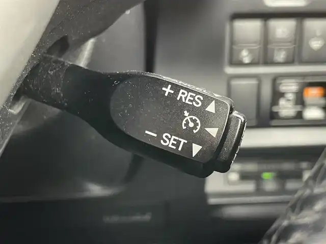 トヨタ エスクァイア Gi 岡山県 2016(平28)年 6.4万km ホワイトパールクリスタルシャイン 純正９インチナビ（NSZT-Y66T）/バックカメラ/純正１２．１インチ後席モニター/ＴＲＤエアロ（前/横/後下）/TRDフロントグリル/17インチＴＲＤホイール/ビルトインＥＴＣ２．０/ドライブレコーダー/両側電動スライドドア/クルーズコントロール/合皮シート/シートヒーター/衝突軽減ブレーキ/レーンキープアシスト/ＬＥＤヘッドライト/オートハイビーム/フォグランプ/スマートキー