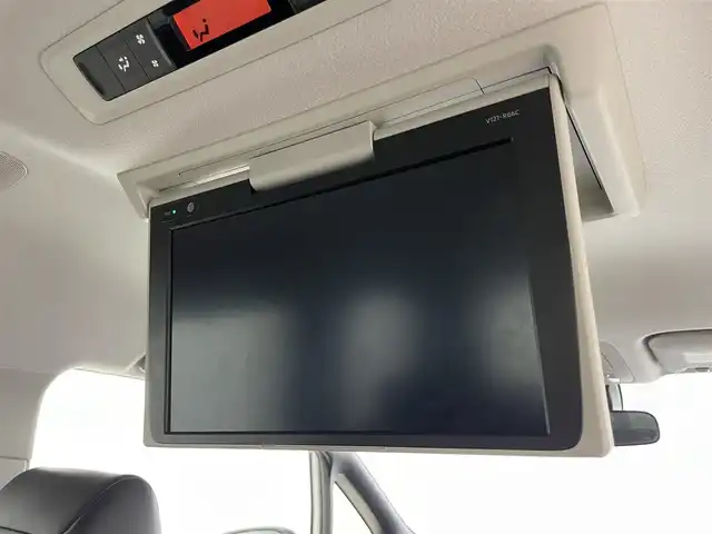 トヨタ エスクァイア Gi 岡山県 2016(平28)年 6.4万km ホワイトパールクリスタルシャイン 純正９インチナビ（NSZT-Y66T）/バックカメラ/純正１２．１インチ後席モニター/ＴＲＤエアロ（前/横/後下）/TRDフロントグリル/17インチＴＲＤホイール/ビルトインＥＴＣ２．０/ドライブレコーダー/両側電動スライドドア/クルーズコントロール/合皮シート/シートヒーター/衝突軽減ブレーキ/レーンキープアシスト/ＬＥＤヘッドライト/オートハイビーム/フォグランプ/スマートキー