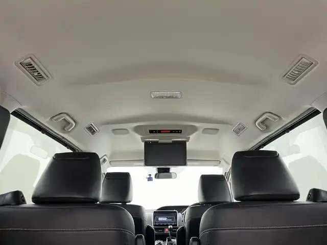 トヨタ エスクァイア Gi 岡山県 2016(平28)年 6.4万km ホワイトパールクリスタルシャイン 純正９インチナビ（NSZT-Y66T）/バックカメラ/純正１２．１インチ後席モニター/ＴＲＤエアロ（前/横/後下）/TRDフロントグリル/17インチＴＲＤホイール/ビルトインＥＴＣ２．０/ドライブレコーダー/両側電動スライドドア/クルーズコントロール/合皮シート/シートヒーター/衝突軽減ブレーキ/レーンキープアシスト/ＬＥＤヘッドライト/オートハイビーム/フォグランプ/スマートキー