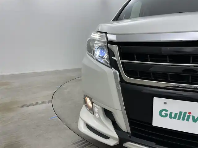 トヨタ エスクァイア Gi 岡山県 2016(平28)年 6.4万km ホワイトパールクリスタルシャイン 純正９インチナビ（NSZT-Y66T）/バックカメラ/純正１２．１インチ後席モニター/ＴＲＤエアロ（前/横/後下）/TRDフロントグリル/17インチＴＲＤホイール/ビルトインＥＴＣ２．０/ドライブレコーダー/両側電動スライドドア/クルーズコントロール/合皮シート/シートヒーター/衝突軽減ブレーキ/レーンキープアシスト/ＬＥＤヘッドライト/オートハイビーム/フォグランプ/スマートキー