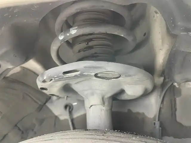 トヨタ エスクァイア Gi 岡山県 2016(平28)年 6.4万km ホワイトパールクリスタルシャイン 純正９インチナビ（NSZT-Y66T）/バックカメラ/純正１２．１インチ後席モニター/ＴＲＤエアロ（前/横/後下）/TRDフロントグリル/17インチＴＲＤホイール/ビルトインＥＴＣ２．０/ドライブレコーダー/両側電動スライドドア/クルーズコントロール/合皮シート/シートヒーター/衝突軽減ブレーキ/レーンキープアシスト/ＬＥＤヘッドライト/オートハイビーム/フォグランプ/スマートキー