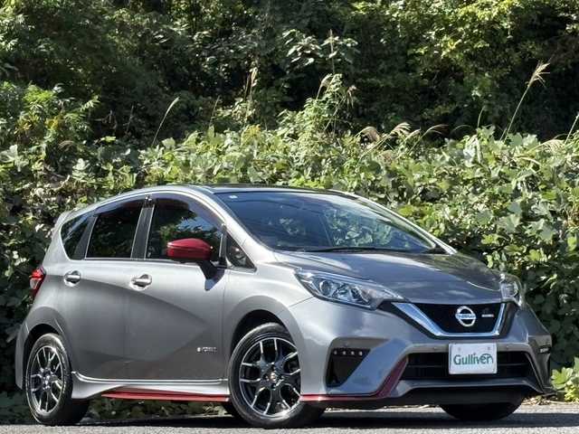 日産 ノート e－パワー ニスモ 大分県 2018(平30)年 3.5万km ダークメタルグレー 純正メモリーナビ/アラウンドビューモニター/フルセグ/DVD/Bluetoth/スマートルームミラー/エマージェンシーブレーキ/アダプティブクルーズコントロール/レーンキープアシスト/スマートキー/エンジンプッシュスタート/純正16インチアルミホイール/ETC/純正LEDヘッドライト/オートライトコントロール