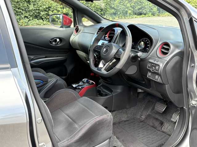 日産 ノート e－パワー ニスモ 大分県 2018(平30)年 3.5万km ダークメタルグレー 純正メモリーナビ/アラウンドビューモニター/フルセグ/DVD/Bluetoth/スマートルームミラー/エマージェンシーブレーキ/アダプティブクルーズコントロール/レーンキープアシスト/スマートキー/エンジンプッシュスタート/純正16インチアルミホイール/ETC/純正LEDヘッドライト/オートライトコントロール