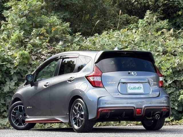 日産 ノート e－パワー ニスモ 大分県 2018(平30)年 3.5万km ダークメタルグレー 純正メモリーナビ/アラウンドビューモニター/フルセグ/DVD/Bluetoth/スマートルームミラー/エマージェンシーブレーキ/アダプティブクルーズコントロール/レーンキープアシスト/スマートキー/エンジンプッシュスタート/純正16インチアルミホイール/ETC/純正LEDヘッドライト/オートライトコントロール