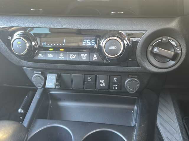 トヨタ ハイラックス Z 愛知県 2021(令3)年 1.5万km オキサイドブロンズM 禁煙車/純正メモリナビ/　AM/FM/BT/USB/HDMI/DISC/フルセグTV/GRフロントエアロ/GRサイドステップ/社外ドライブレコーダー/前後クリアランスソナー/追従機能付きクルーズコントロール/レーンキープアシスト/ダウンヒルアシストコントロール/センターデフロック/アイドリングストップ/オートライト/LEDヘッドライト/フォグランプ/ETC/純正１７インチAW/純正フロアマット/純正ドアバイザー/横滑り防止装置/盗難防止装置/革巻きステアリング/ステアリングスイッチ/W＋サイドエアバッグ/保証書/取説/スペアキー