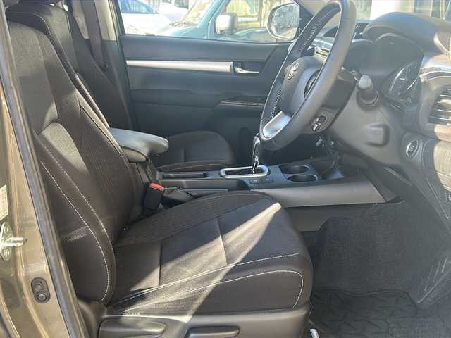 トヨタ ハイラックス Z 愛知県 2021(令3)年 1.5万km オキサイドブロンズM 禁煙車/純正メモリナビ/　AM/FM/BT/USB/HDMI/DISC/フルセグTV/GRフロントエアロ/GRサイドステップ/社外ドライブレコーダー/前後クリアランスソナー/追従機能付きクルーズコントロール/レーンキープアシスト/ダウンヒルアシストコントロール/センターデフロック/アイドリングストップ/オートライト/LEDヘッドライト/フォグランプ/ETC/純正１７インチAW/純正フロアマット/純正ドアバイザー/横滑り防止装置/盗難防止装置/革巻きステアリング/ステアリングスイッチ/W＋サイドエアバッグ/保証書/取説/スペアキー