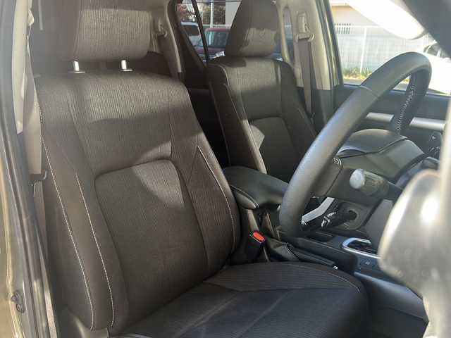 トヨタ ハイラックス Z 愛知県 2021(令3)年 1.5万km オキサイドブロンズM 禁煙車/純正メモリナビ/　AM/FM/BT/USB/HDMI/DISC/フルセグTV/GRフロントエアロ/GRサイドステップ/社外ドライブレコーダー/前後クリアランスソナー/追従機能付きクルーズコントロール/レーンキープアシスト/ダウンヒルアシストコントロール/センターデフロック/アイドリングストップ/オートライト/LEDヘッドライト/フォグランプ/ETC/純正１７インチAW/純正フロアマット/純正ドアバイザー/横滑り防止装置/盗難防止装置/革巻きステアリング/ステアリングスイッチ/W＋サイドエアバッグ/保証書/取説/スペアキー