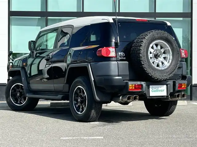 トヨタ ＦＪクルーザー ブラックカラーパッケージ 和歌山県 2017(平29)年 7万km ブラック/ホワイト 純正7インチナビ/フルセグTV/Bluetooth/CD/DVD/バックカメラ/ETC/パーキングソナー/社外グリルガード/ガッツミラー/ガナドールマフラー/ブロックタイヤ積み込み/ヘッドライトレベライザー/横滑り防止機能/リモコンキー/スペアキー