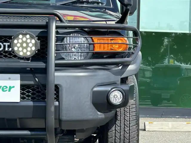 トヨタ ＦＪクルーザー ブラックカラーパッケージ 和歌山県 2017(平29)年 7万km ブラック/ホワイト 純正7インチナビ/フルセグTV/Bluetooth/CD/DVD/バックカメラ/ETC/パーキングソナー/社外グリルガード/ガッツミラー/ガナドールマフラー/ブロックタイヤ積み込み/ヘッドライトレベライザー/横滑り防止機能/リモコンキー/スペアキー