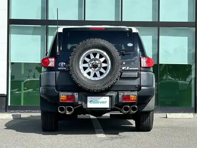 トヨタ ＦＪクルーザー ブラックカラーパッケージ 和歌山県 2017(平29)年 7万km ブラック/ホワイト 純正7インチナビ/フルセグTV/Bluetooth/CD/DVD/バックカメラ/ETC/パーキングソナー/社外グリルガード/ガッツミラー/ガナドールマフラー/ブロックタイヤ積み込み/ヘッドライトレベライザー/横滑り防止機能/リモコンキー/スペアキー