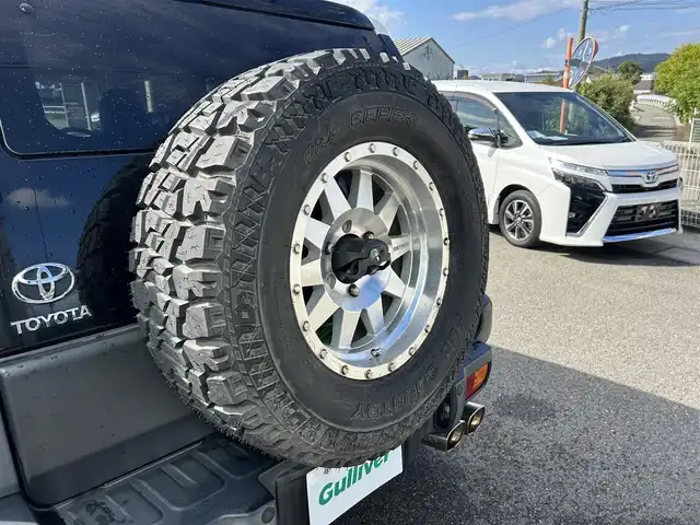 トヨタ ＦＪクルーザー ブラックカラーパッケージ 和歌山県 2017(平29)年 7万km ブラック/ホワイト 純正7インチナビ/フルセグTV/Bluetooth/CD/DVD/バックカメラ/ETC/パーキングソナー/社外グリルガード/ガッツミラー/ガナドールマフラー/ブロックタイヤ積み込み/ヘッドライトレベライザー/横滑り防止機能/リモコンキー/スペアキー