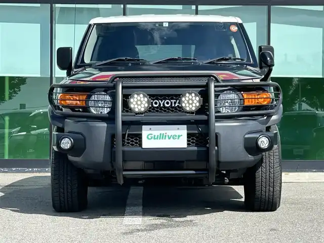 トヨタ ＦＪクルーザー ブラックカラーパッケージ 和歌山県 2017(平29)年 7万km ブラック/ホワイト 純正7インチナビ/フルセグTV/Bluetooth/CD/DVD/バックカメラ/ETC/パーキングソナー/社外グリルガード/ガッツミラー/ガナドールマフラー/ブロックタイヤ積み込み/ヘッドライトレベライザー/横滑り防止機能/リモコンキー/スペアキー