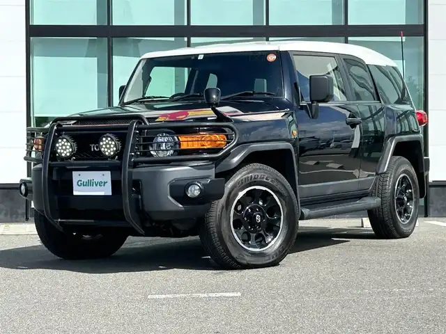 トヨタ ＦＪクルーザー ブラックカラーパッケージ 和歌山県 2017(平29)年 7万km ブラック/ホワイト 純正7インチナビ/フルセグTV/Bluetooth/CD/DVD/バックカメラ/ETC/パーキングソナー/社外グリルガード/ガッツミラー/ガナドールマフラー/ブロックタイヤ積み込み/ヘッドライトレベライザー/横滑り防止機能/リモコンキー/スペアキー