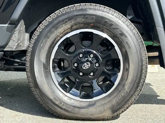 トヨタ ＦＪクルーザー ブラックカラーパッケージ 和歌山県 2017(平29)年 7万km ブラック/ホワイト 純正7インチナビ/フルセグTV/Bluetooth/CD/DVD/バックカメラ/ETC/パーキングソナー/社外グリルガード/ガッツミラー/ガナドールマフラー/ブロックタイヤ積み込み/ヘッドライトレベライザー/横滑り防止機能/リモコンキー/スペアキー