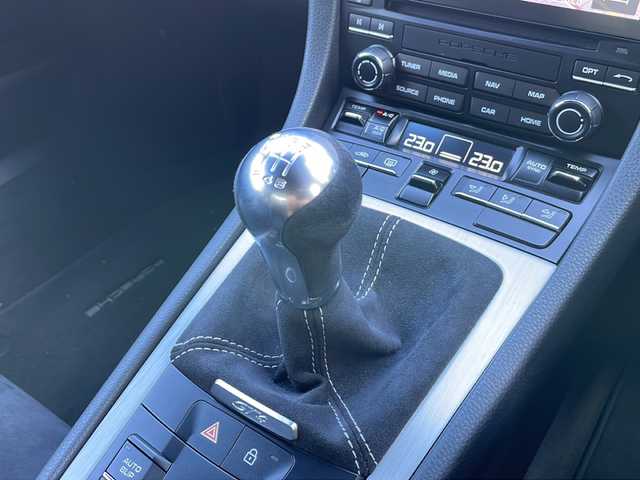 ポルシェ ７１８ケイマン GT4 大阪府 2020(令2)年 0.6万km シルバー 純正ナビ【JukeBox/BlueTooth】/BOSEプレミアムサウンド/カーボンフルバケシート/アイドリングストップ/ドライブレコーダー/レーダー探知機/オートブリッピング/スポーツエキゾーストシステム/ETC2.0