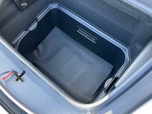 ポルシェ ７１８ケイマン GT4 大阪府 2020(令2)年 0.6万km シルバー 純正ナビ【JukeBox/BlueTooth】/BOSEプレミアムサウンド/カーボンフルバケシート/アイドリングストップ/ドライブレコーダー/レーダー探知機/オートブリッピング/スポーツエキゾーストシステム/ETC2.0