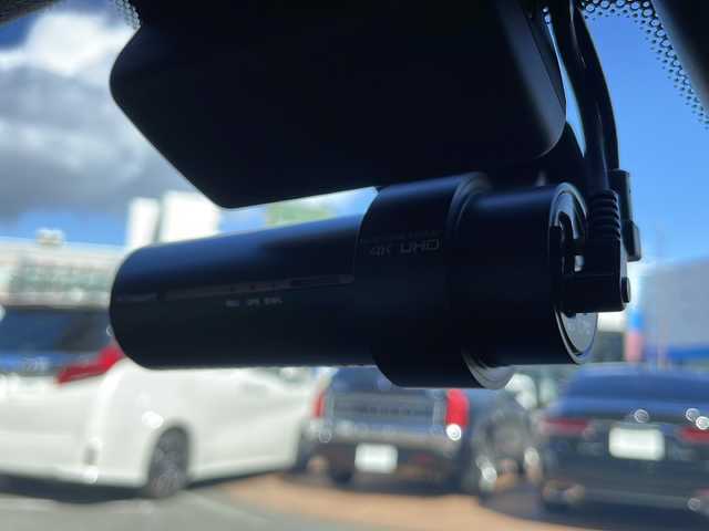 ポルシェ ７１８ケイマン GT4 大阪府 2020(令2)年 0.6万km シルバー 純正ナビ【JukeBox/BlueTooth】/BOSEプレミアムサウンド/カーボンフルバケシート/アイドリングストップ/ドライブレコーダー/レーダー探知機/オートブリッピング/スポーツエキゾーストシステム/ETC2.0