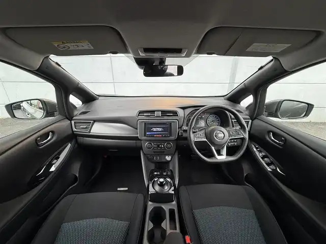 日産 リーフ S 千葉県 2019(令1)年 4.2万km ダークメタルグレー 衝突軽減ブレーキ/車線逸脱警報/クリアランスソナー/標識認識機能/踏み間違い防止機能/純正ナビ(MM112-A)/ワンセグＴＶ/ステアリングスイッチ/クルーズコントロール/シートヒーター(D/N席)/ステアリングヒーター/ＬＥＤヘッドライト/オートライト/フォグライト/プッシュスタート/スマートキー/純正フロアマット