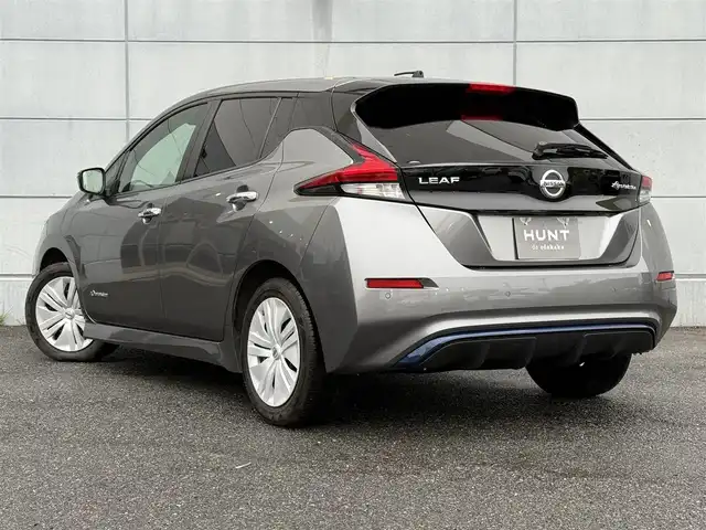 日産 リーフ S 千葉県 2019(令1)年 4.2万km ダークメタルグレー 衝突軽減ブレーキ/車線逸脱警報/クリアランスソナー/標識認識機能/踏み間違い防止機能/純正ナビ(MM112-A)/ワンセグＴＶ/ステアリングスイッチ/クルーズコントロール/シートヒーター(D/N席)/ステアリングヒーター/ＬＥＤヘッドライト/オートライト/フォグライト/プッシュスタート/スマートキー/純正フロアマット