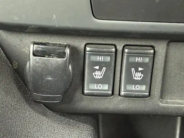 日産 リーフ S 千葉県 2019(令1)年 4.2万km ダークメタルグレー 衝突軽減ブレーキ/車線逸脱警報/クリアランスソナー/標識認識機能/踏み間違い防止機能/純正ナビ(MM112-A)/ワンセグＴＶ/ステアリングスイッチ/クルーズコントロール/シートヒーター(D/N席)/ステアリングヒーター/ＬＥＤヘッドライト/オートライト/フォグライト/プッシュスタート/スマートキー/純正フロアマット