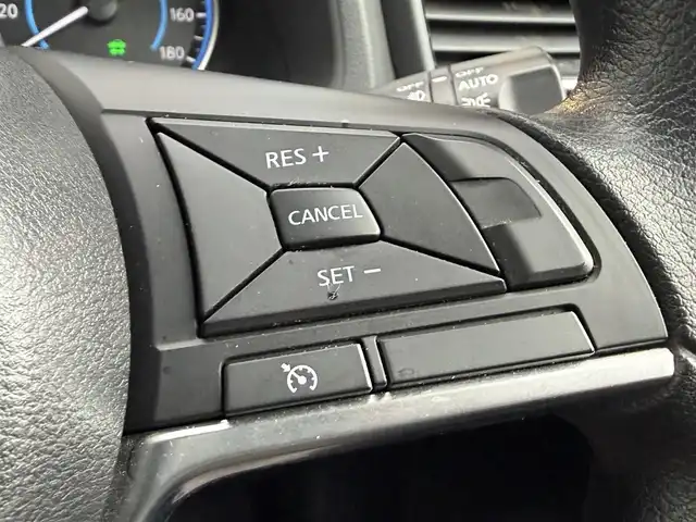 日産 リーフ S 千葉県 2019(令1)年 4.2万km ダークメタルグレー 衝突軽減ブレーキ/車線逸脱警報/クリアランスソナー/標識認識機能/踏み間違い防止機能/純正ナビ(MM112-A)/ワンセグＴＶ/ステアリングスイッチ/クルーズコントロール/シートヒーター(D/N席)/ステアリングヒーター/ＬＥＤヘッドライト/オートライト/フォグライト/プッシュスタート/スマートキー/純正フロアマット