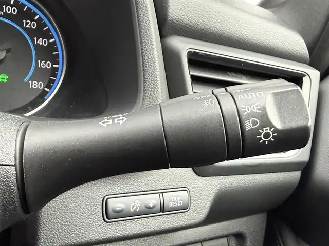 日産 リーフ S 千葉県 2019(令1)年 4.2万km ダークメタルグレー 衝突軽減ブレーキ/車線逸脱警報/クリアランスソナー/標識認識機能/踏み間違い防止機能/純正ナビ(MM112-A)/ワンセグＴＶ/ステアリングスイッチ/クルーズコントロール/シートヒーター(D/N席)/ステアリングヒーター/ＬＥＤヘッドライト/オートライト/フォグライト/プッシュスタート/スマートキー/純正フロアマット