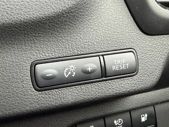 日産 リーフ S 千葉県 2019(令1)年 4.2万km ダークメタルグレー 衝突軽減ブレーキ/車線逸脱警報/クリアランスソナー/標識認識機能/踏み間違い防止機能/純正ナビ(MM112-A)/ワンセグＴＶ/ステアリングスイッチ/クルーズコントロール/シートヒーター(D/N席)/ステアリングヒーター/ＬＥＤヘッドライト/オートライト/フォグライト/プッシュスタート/スマートキー/純正フロアマット