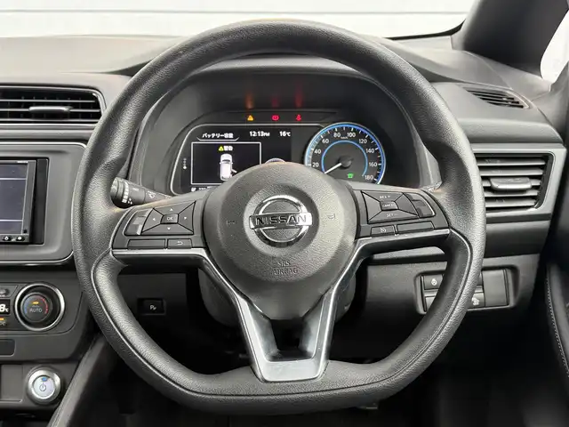 日産 リーフ S 千葉県 2019(令1)年 4.2万km ダークメタルグレー 衝突軽減ブレーキ/車線逸脱警報/クリアランスソナー/標識認識機能/踏み間違い防止機能/純正ナビ(MM112-A)/ワンセグＴＶ/ステアリングスイッチ/クルーズコントロール/シートヒーター(D/N席)/ステアリングヒーター/ＬＥＤヘッドライト/オートライト/フォグライト/プッシュスタート/スマートキー/純正フロアマット