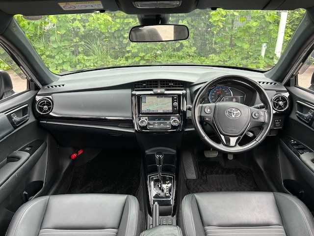 トヨタ カローラ フィールダー ハイブリッドG ダブルバイビー 静岡県 2018(平30)年 4.6万km ブラックマイカ ハイブリッド/トヨタ純正ナビ/（フルセグTV/ Bluetooth/ CD/ FM/ AM)/ビルトインETC/純正16inAW/ハーフレザーシート/前席シートヒーター/プッシュスタート/スマートキー/ドアバイザー/LEDヘッドライト/クリアランスソナー/オートライト/オートマチックハイビーム/保証書/取扱説明書