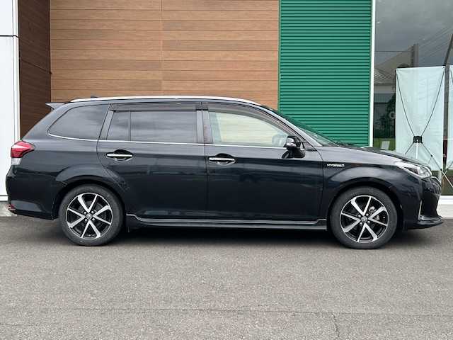 トヨタ カローラ フィールダー ハイブリッドG ダブルバイビー 静岡県 2018(平30)年 4.6万km ブラックマイカ ハイブリッド/トヨタ純正ナビ/（フルセグTV/ Bluetooth/ CD/ FM/ AM)/ビルトインETC/純正16inAW/ハーフレザーシート/前席シートヒーター/プッシュスタート/スマートキー/ドアバイザー/LEDヘッドライト/クリアランスソナー/オートライト/オートマチックハイビーム/保証書/取扱説明書