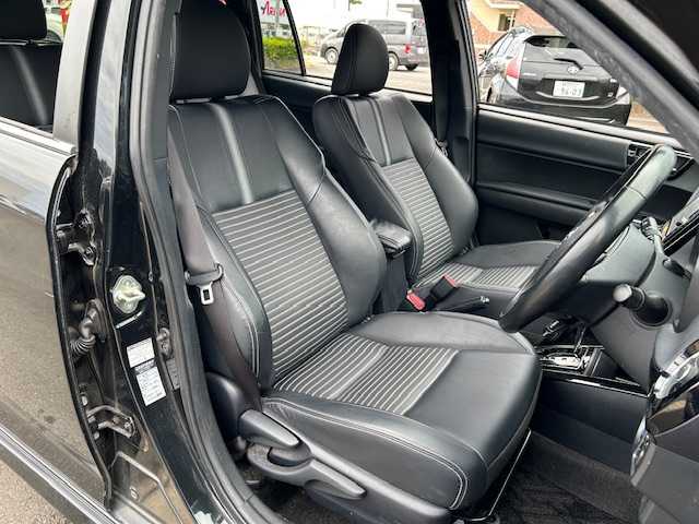 トヨタ カローラ フィールダー ハイブリッドG ダブルバイビー 静岡県 2018(平30)年 4.6万km ブラックマイカ ハイブリッド/トヨタ純正ナビ/（フルセグTV/ Bluetooth/ CD/ FM/ AM)/ビルトインETC/純正16inAW/ハーフレザーシート/前席シートヒーター/プッシュスタート/スマートキー/ドアバイザー/LEDヘッドライト/クリアランスソナー/オートライト/オートマチックハイビーム/保証書/取扱説明書