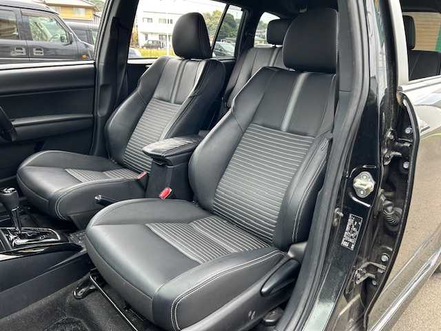 トヨタ カローラ フィールダー ハイブリッドG ダブルバイビー 静岡県 2018(平30)年 4.6万km ブラックマイカ ハイブリッド/トヨタ純正ナビ/（フルセグTV/ Bluetooth/ CD/ FM/ AM)/ビルトインETC/純正16inAW/ハーフレザーシート/前席シートヒーター/プッシュスタート/スマートキー/ドアバイザー/LEDヘッドライト/クリアランスソナー/オートライト/オートマチックハイビーム/保証書/取扱説明書