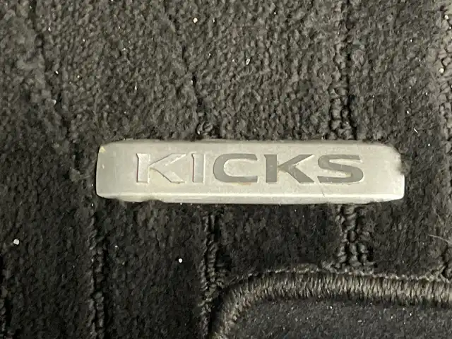 日産 キックス X 群馬県 2021(令3)年 2.1万km ピュアブラック プロパイロット　純正ナビ　全周囲カメラ　デジタルインナーミラー　衝突被害軽減ブレーキ　シートヒーター　オートハイビーム　ＬＥＤヘッドライト　ルーフレール　ハーフレザーシート　スマートキー　禁煙車