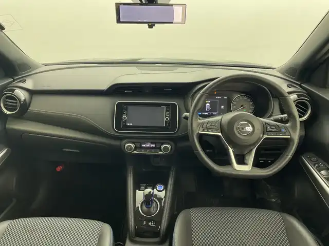 日産 キックス X 群馬県 2021(令3)年 2.1万km ピュアブラック プロパイロット　純正ナビ　全周囲カメラ　デジタルインナーミラー　衝突被害軽減ブレーキ　シートヒーター　オートハイビーム　ＬＥＤヘッドライト　ルーフレール　ハーフレザーシート　スマートキー　禁煙車