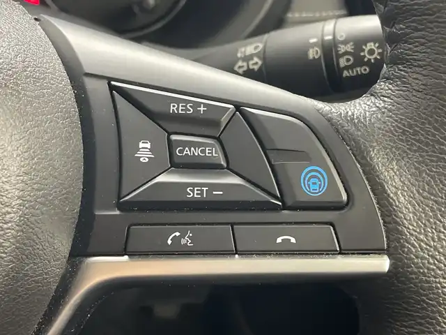 日産 キックス X 群馬県 2021(令3)年 2.1万km ピュアブラック プロパイロット　純正ナビ　全周囲カメラ　デジタルインナーミラー　衝突被害軽減ブレーキ　シートヒーター　オートハイビーム　ＬＥＤヘッドライト　ルーフレール　ハーフレザーシート　スマートキー　禁煙車